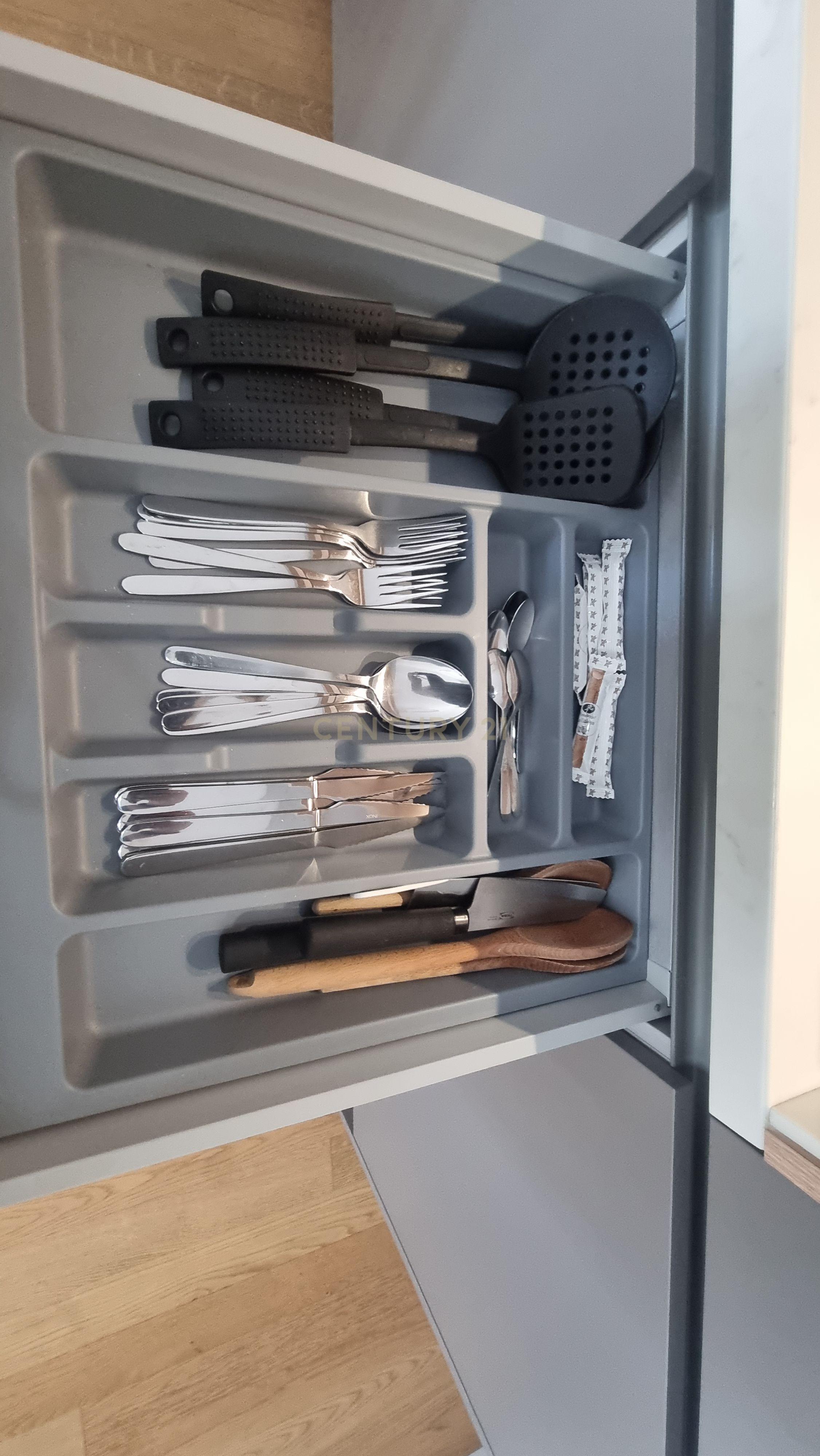 Apartamento T0+1 Mobilado, cozinha equipada. - Image 10
