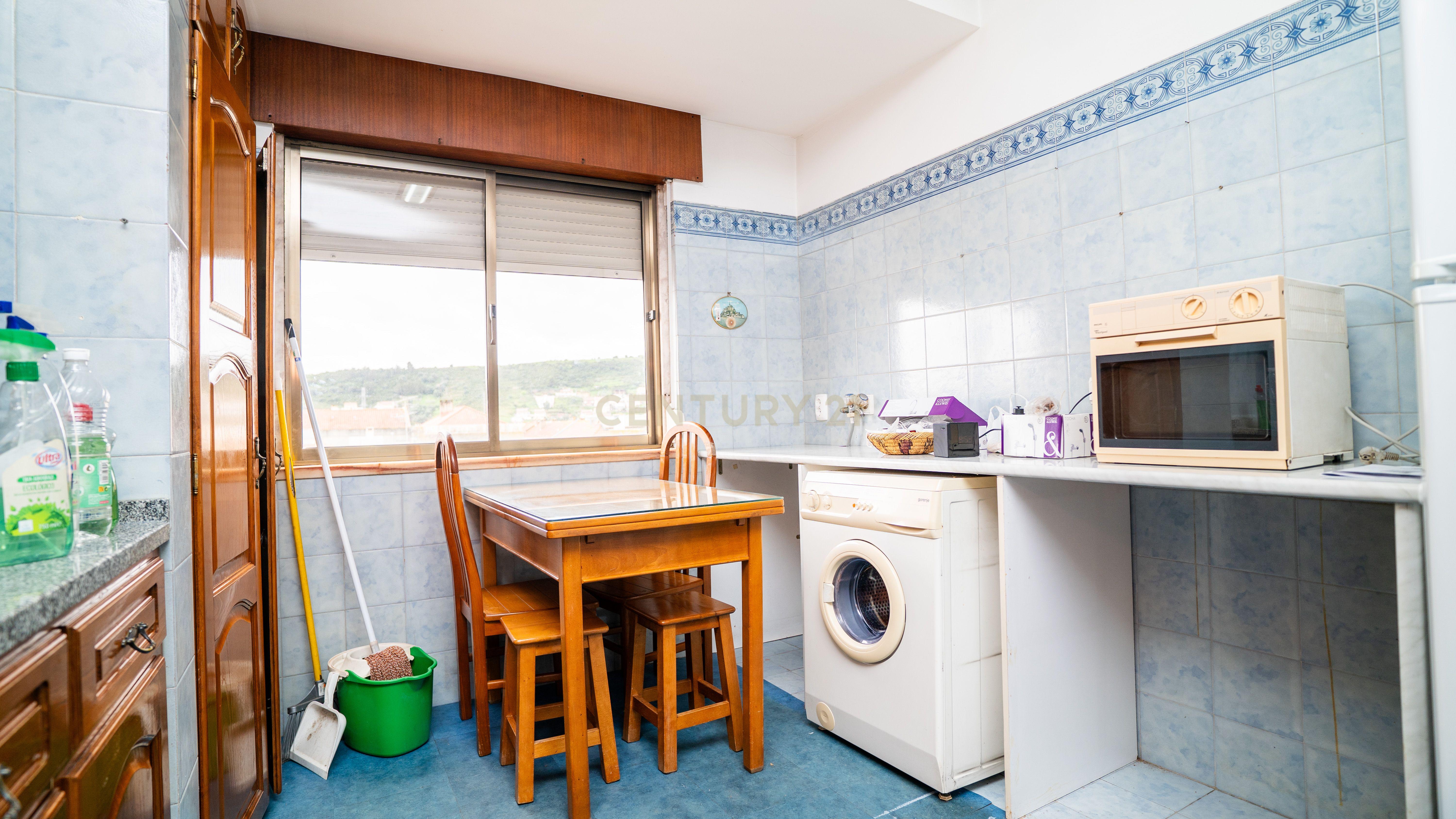 Fotografia 10 de Apartamento T2 para Venda no Centro de Odivelas