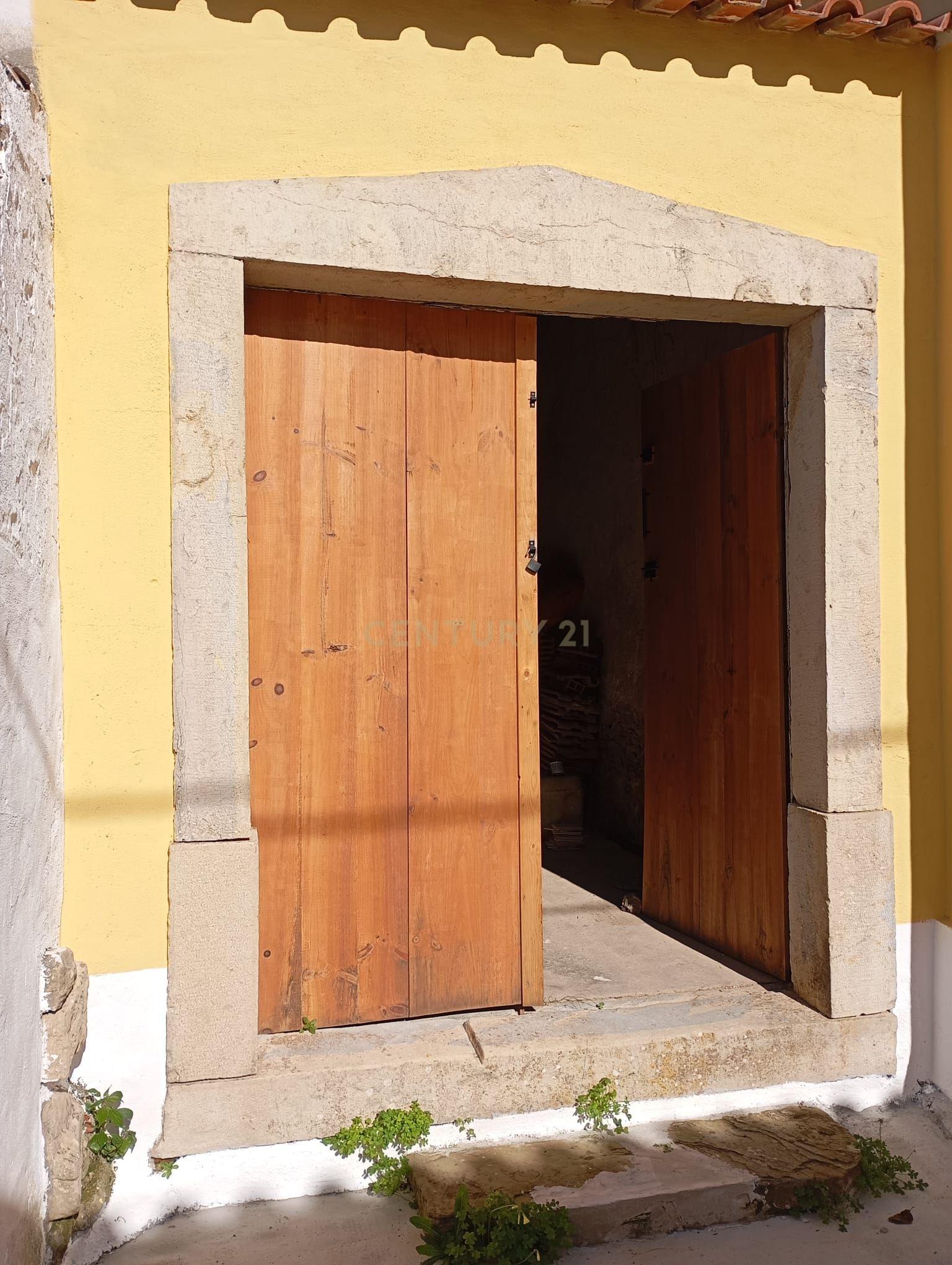 Moradia com 5 divisões e Adega à Venda na aldeia de Serra de São Julião, Torres Vedras - Image 13