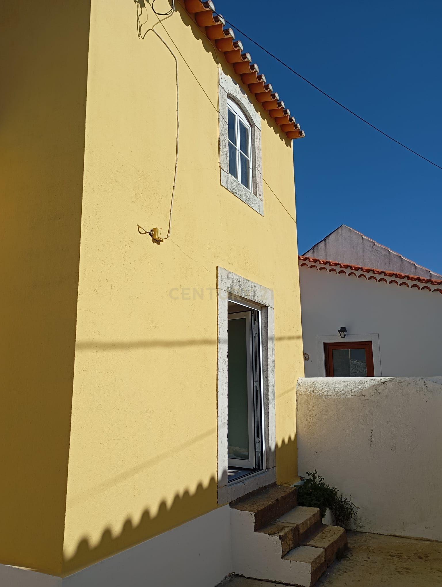 Moradia com 5 divisões e Adega à Venda na aldeia de Serra de São Julião, Torres Vedras - Image 4