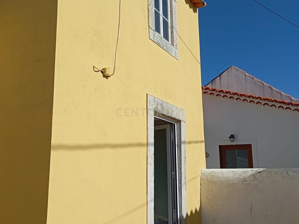 Moradia com 5 divisões e Adega à Venda na aldeia de Serra de São Julião, Torres Vedras - Image 4