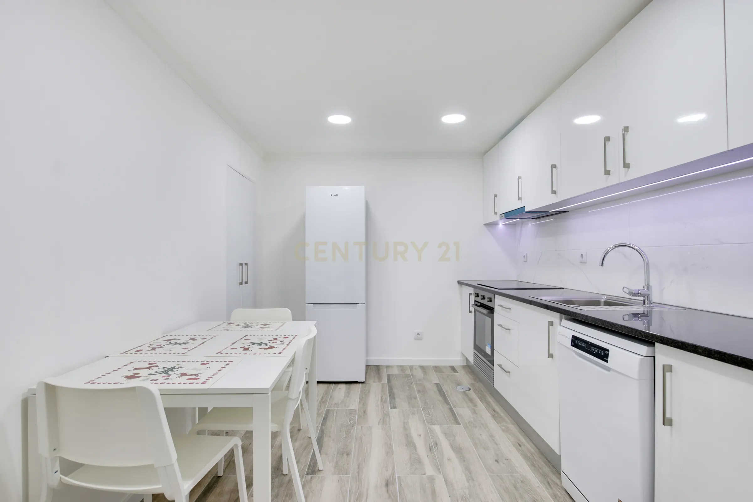 Apartamento T1 Remodelado - Lapa - Image 7