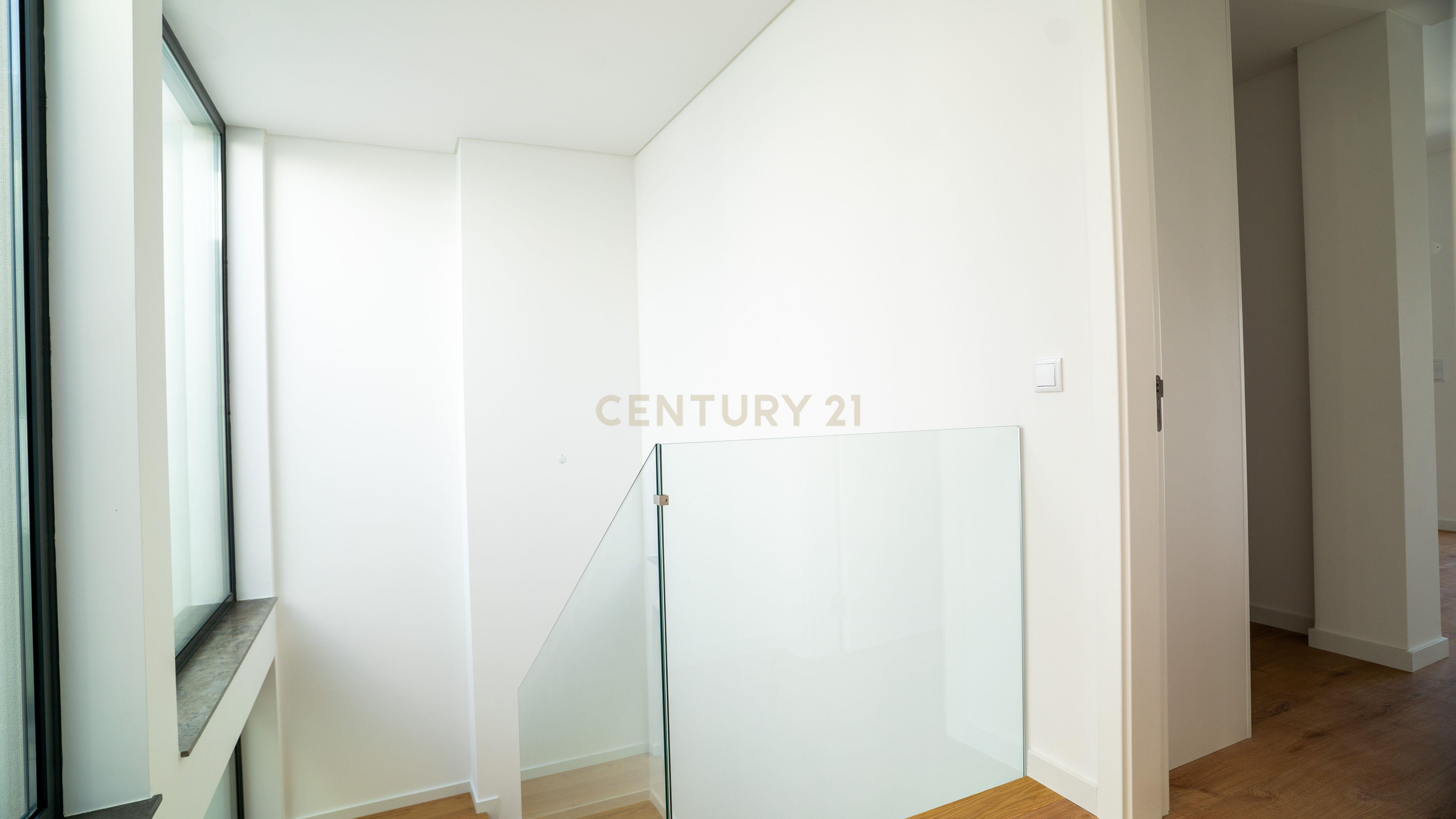 Moradia T4 – Empreendimento Sky City - Serra de Carnaxide - Image 74