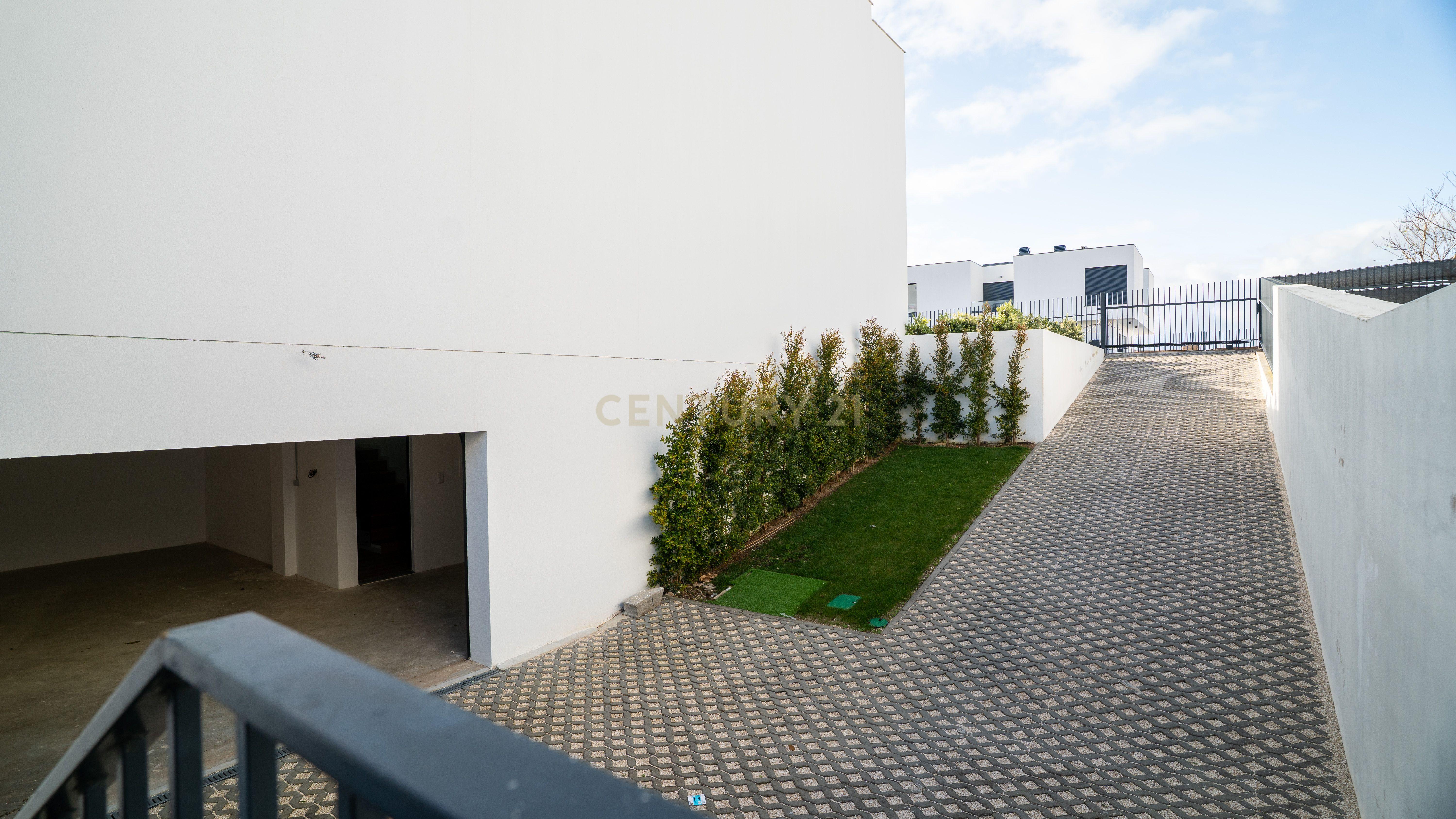 Moradia T4 – Empreendimento Sky City - Serra de Carnaxide - Image 52