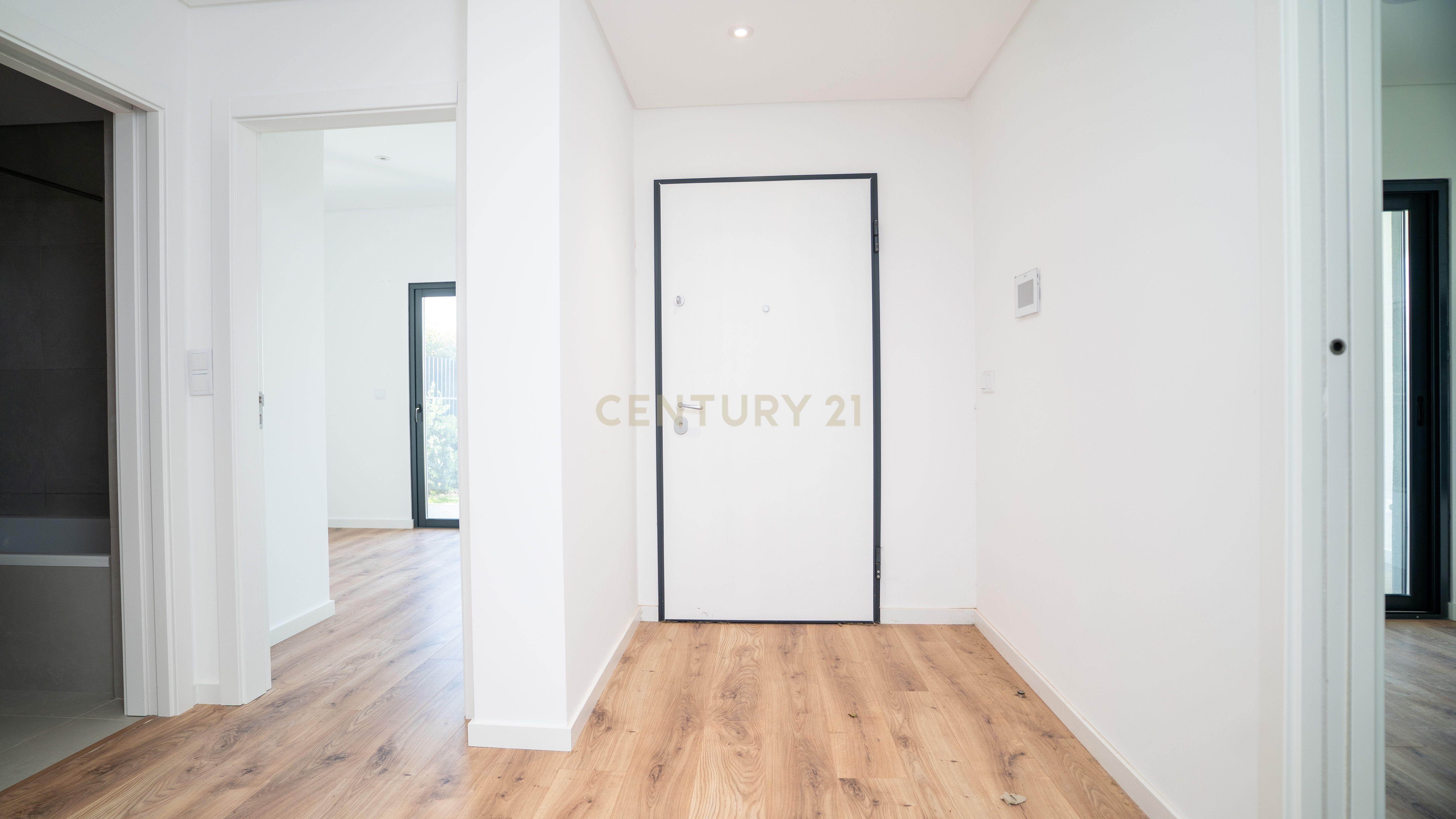 Moradia T4 – Empreendimento Sky City - Serra de Carnaxide - Image 41
