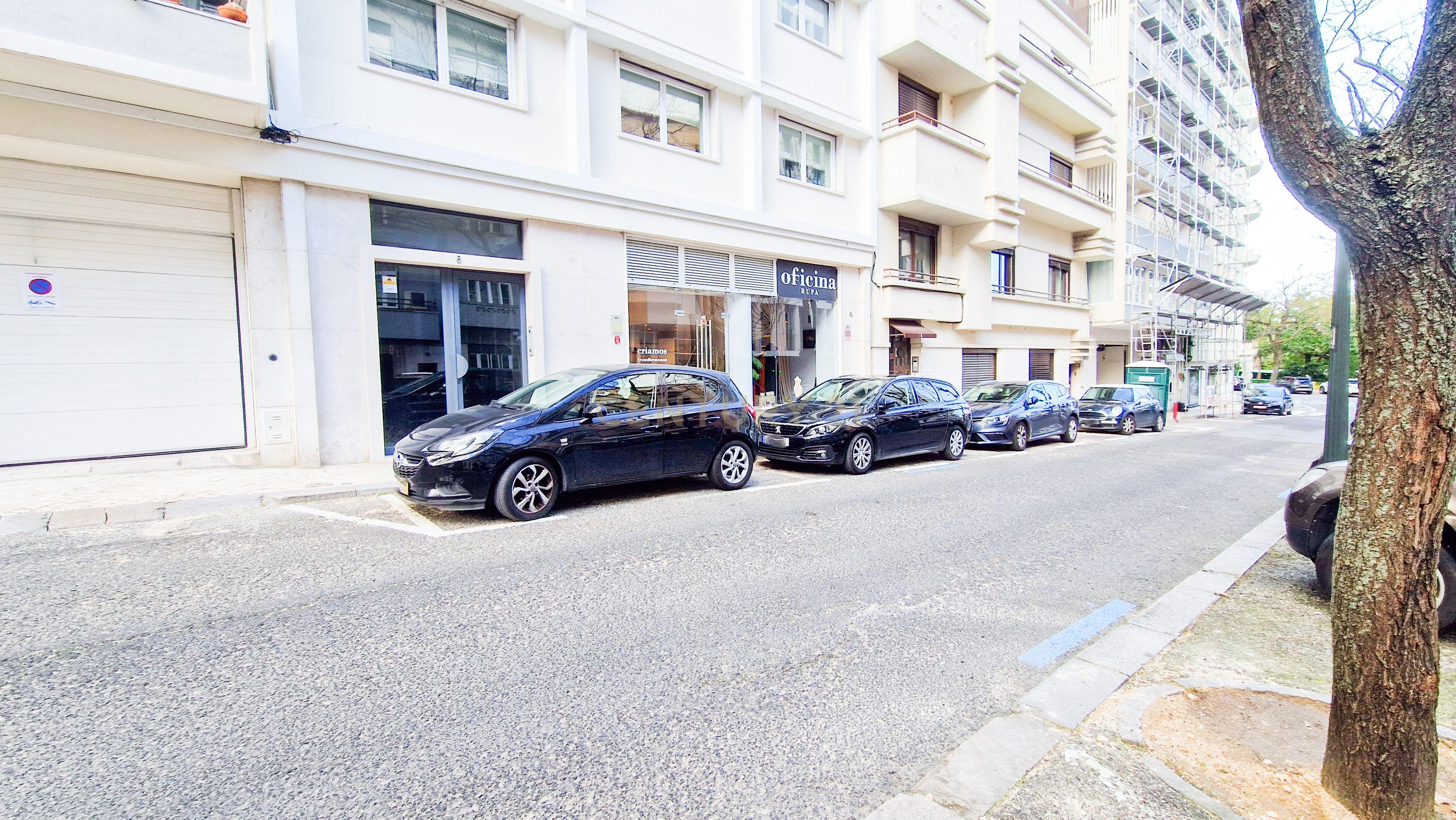Loja Rua Padre António Vieira – Venda - Image 2