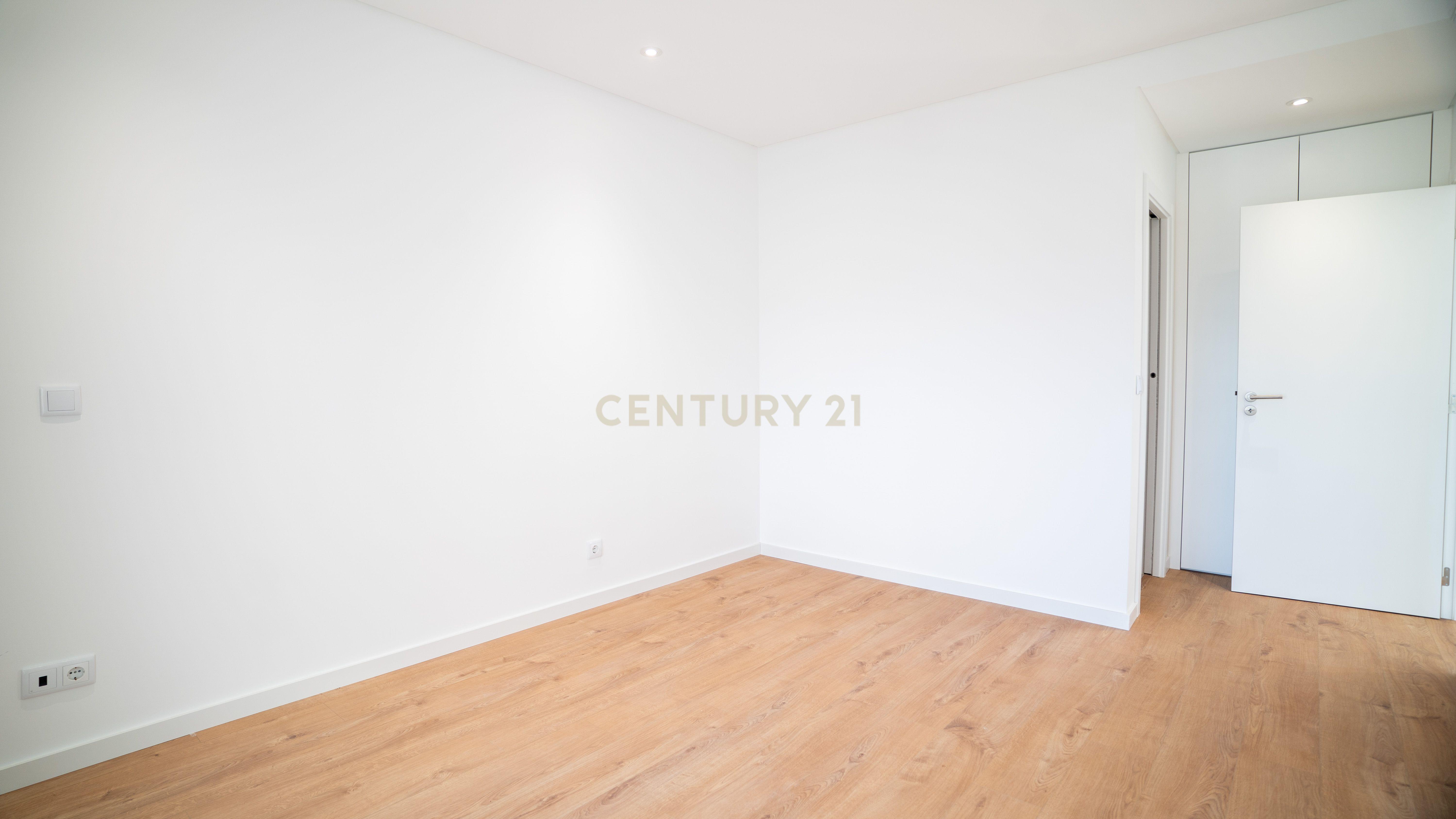 Moradia T4 – Empreendimento Sky City - Serra de Carnaxide - Image 13