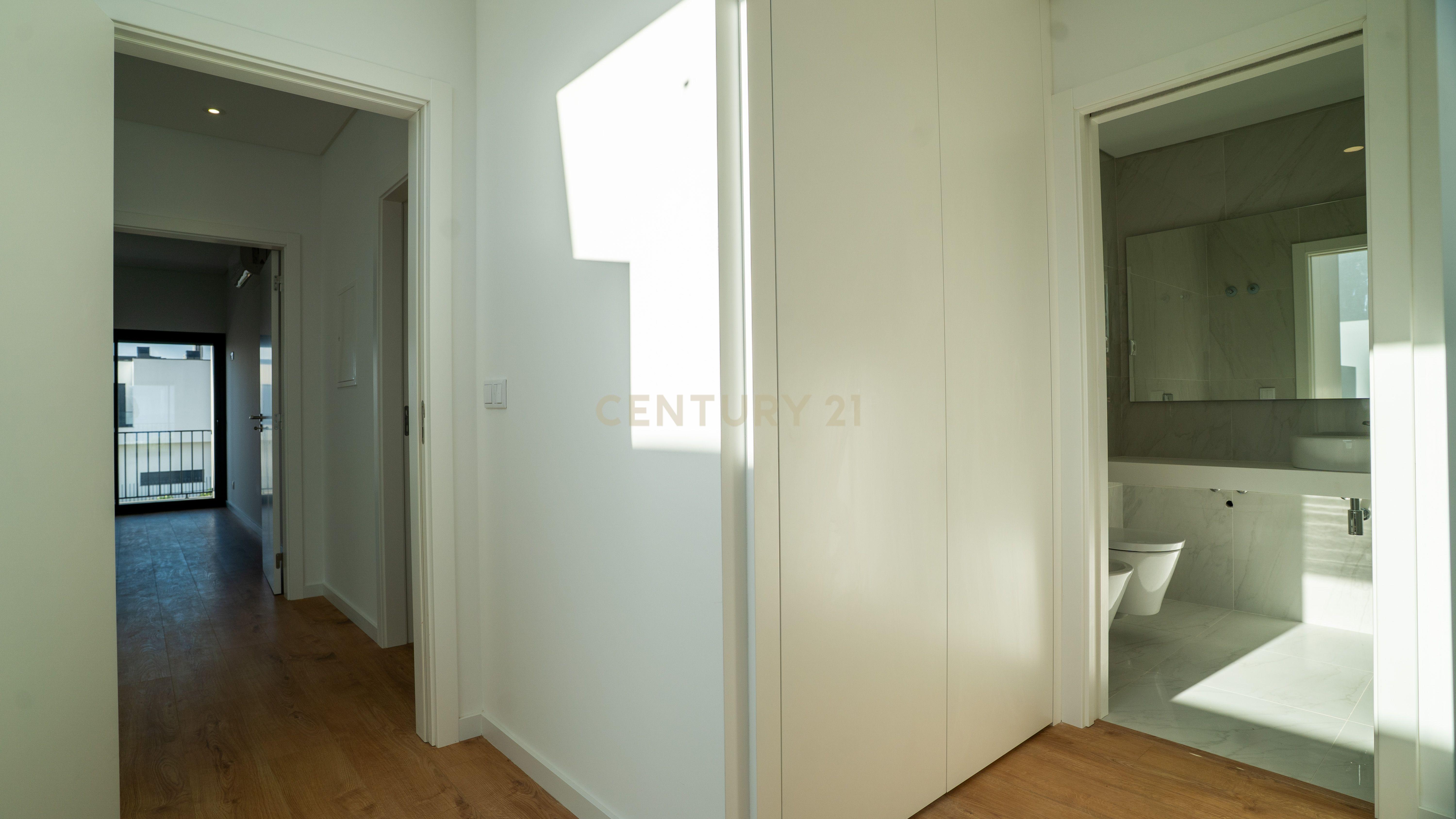 Moradia T4 – Empreendimento Sky City - Serra de Carnaxide - Image 14