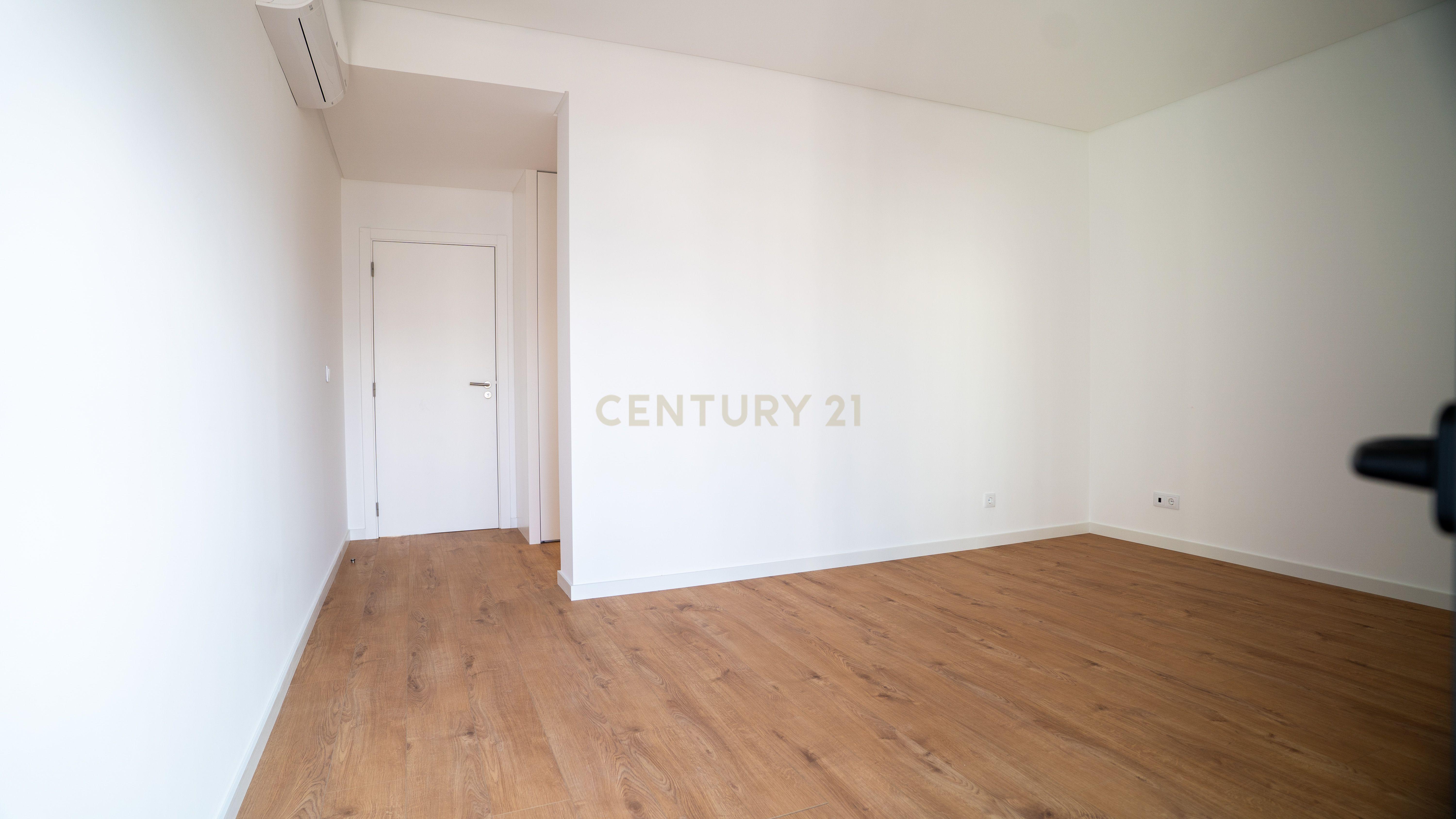 Moradia T4 – Empreendimento Sky City - Serra de Carnaxide - Image 12