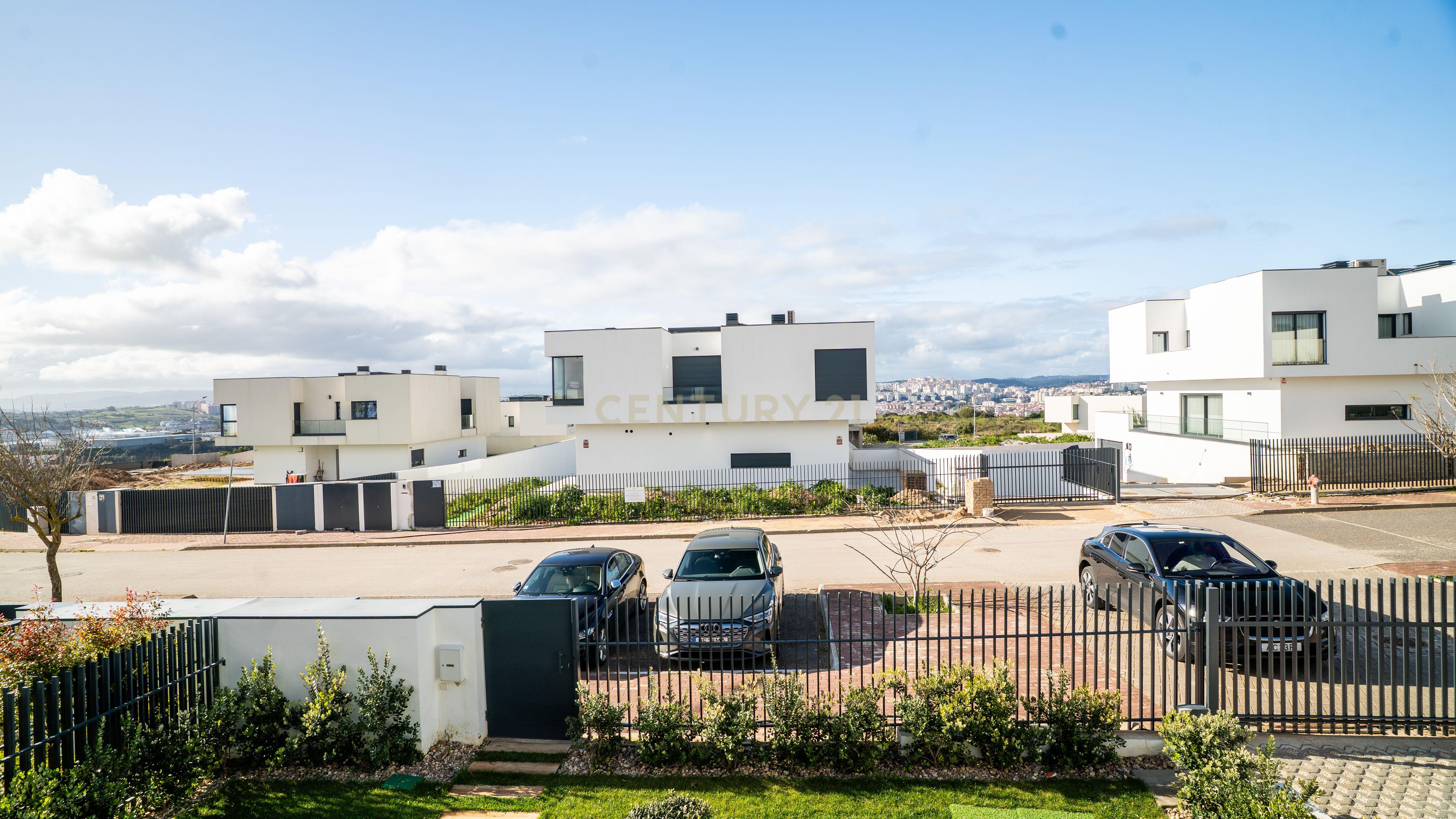 Moradia T4 – Empreendimento Sky City - Serra de Carnaxide - Image 8