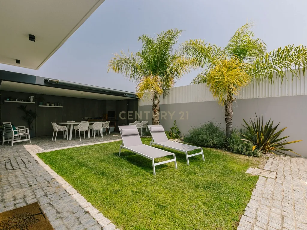 Moradia Independente com 5 quartos, com Jardim e Piscina, na Aroeira - Image 46