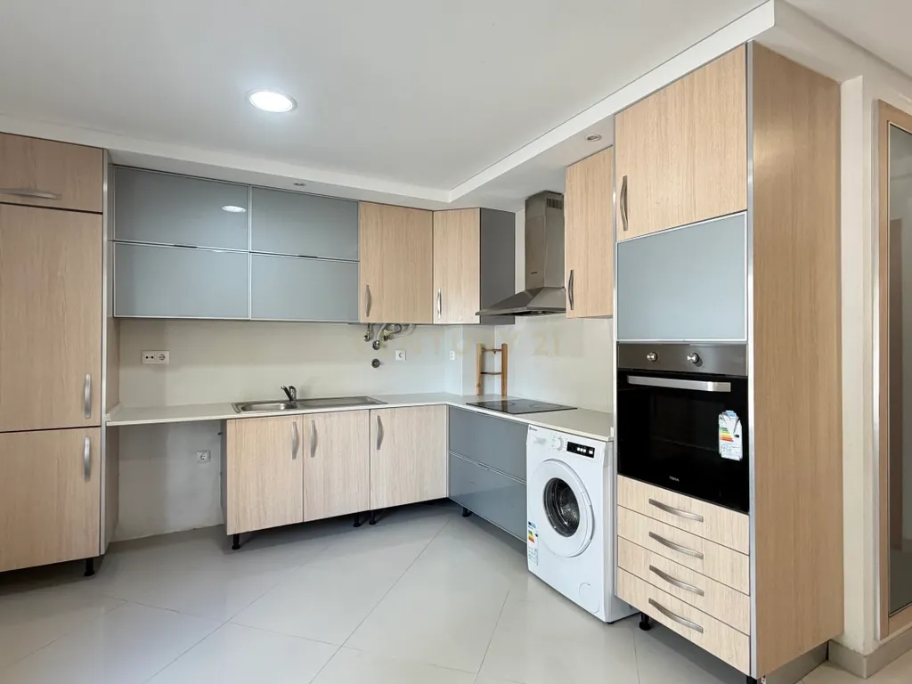 Apartamento T4 com Arrecadação, na Cascalheira, Pinhal Novo - Image 2