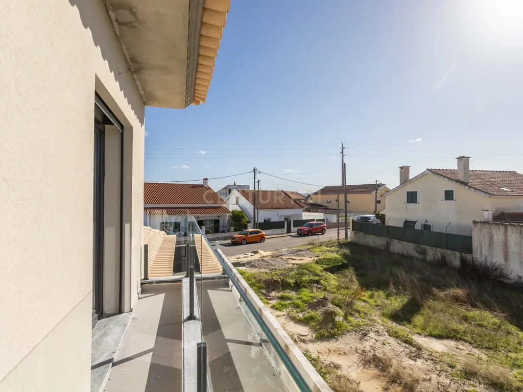 Carisma e boas áreas na sua Moradia Nova T4 Suites!!! no Pinhal do General - Image 72