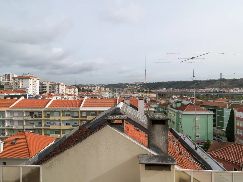Apartamento T4 no Centro de Odivelas com Parqueamento para 3 Viaturas - Image 30