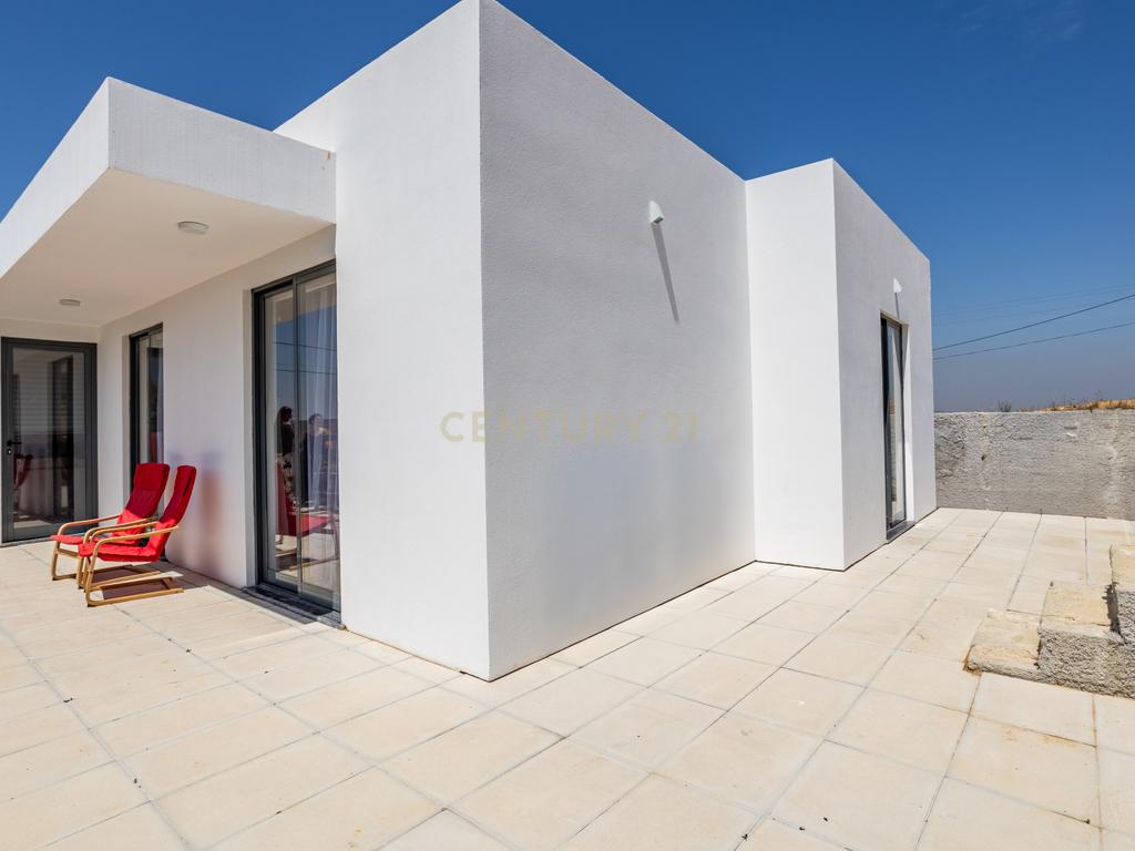 Moradia T3 Nova com vista desafogada em  Vialonga - Image 40