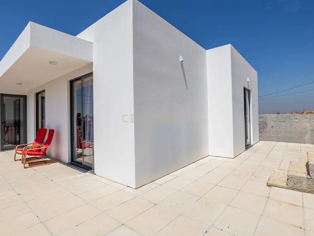 Moradia T3 Nova com vista desafogada em Vialonga - Image 40