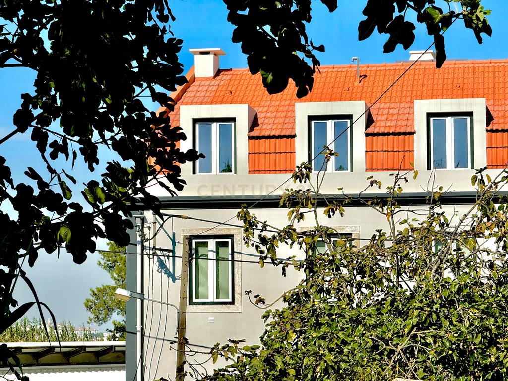 Apartamento 2 Assoalhadas com logradouro, zona histórica de Almada - Image 12