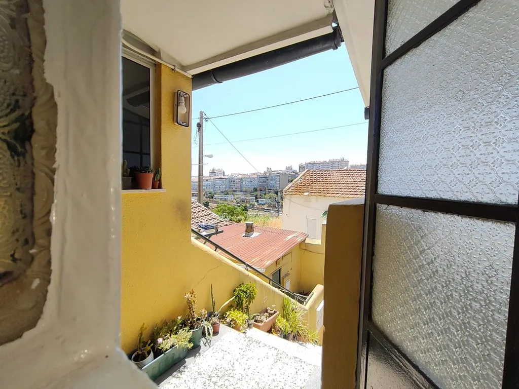 T2 renovado para arrendamento - Penha de França, Lisboa - Image 3