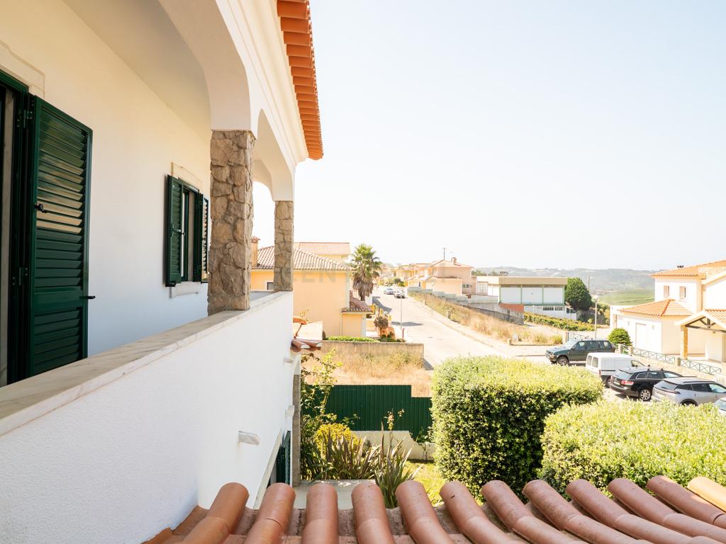 🏡 Moradia T5 como nova na Encarnação – Tranquilidade e vista desafogada! - Image 43