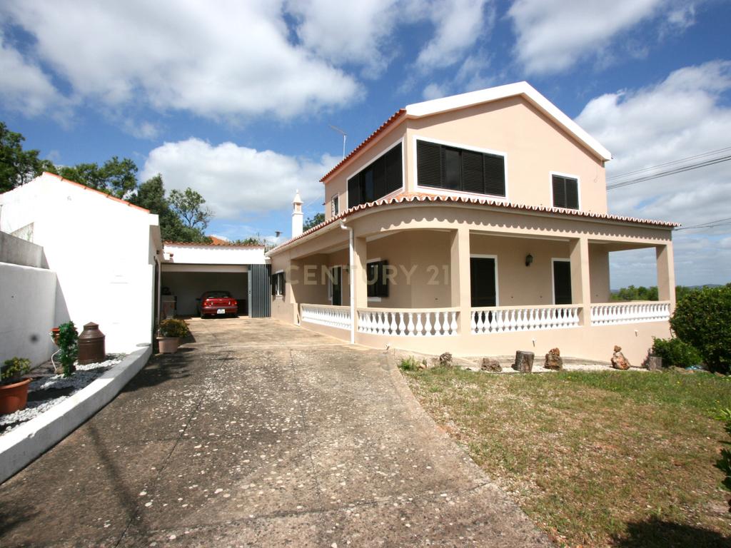 Propriedade de estilo tradicional T3+1, anexo e lote de 8080 m2 em Portela, São Bartolomeu de Messines - Image 4
