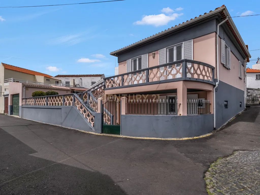 Moradia T3+1 com garagem e quintal - Vila de Porto Judeu - Ilha Terceira - Image 1