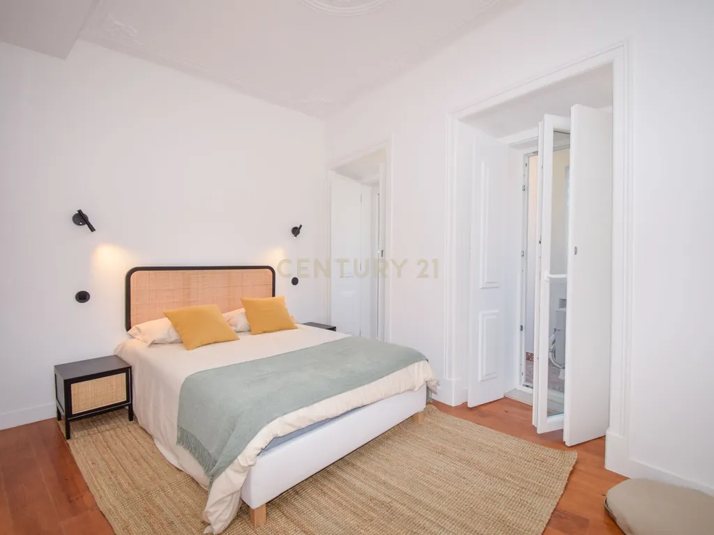 Duplex em prédio totalmente reconstruído, com acabamentos de excelência - Image 24