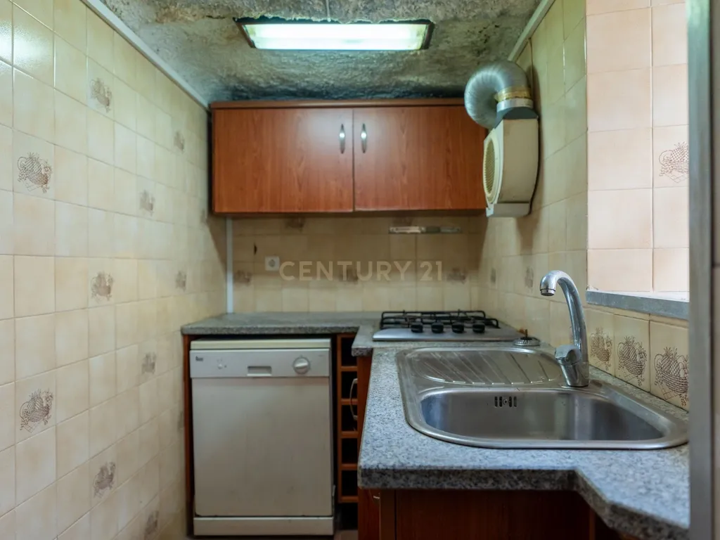 Moradia T4 + espaço comercial em Pico da Pedra - Image 19