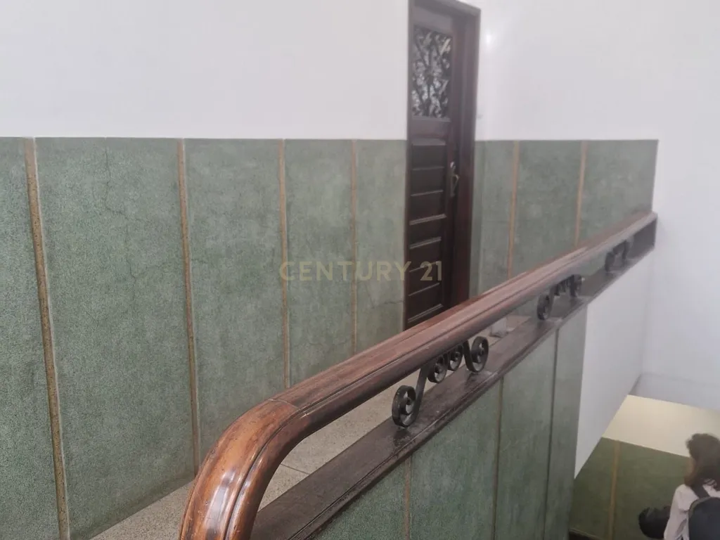 Espaçosa Propriedade para Recuperação no Coração do Porto - Image 3
