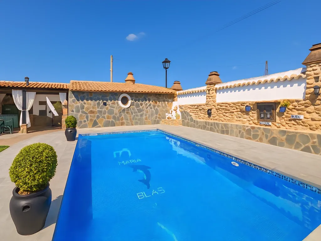 Exclusiva Propriedade Boutique com 3 Apartamentos Independentes, Piscina e Jardim Privado perto de Ronda – Elevada Rentabilidade Turística - Image 7