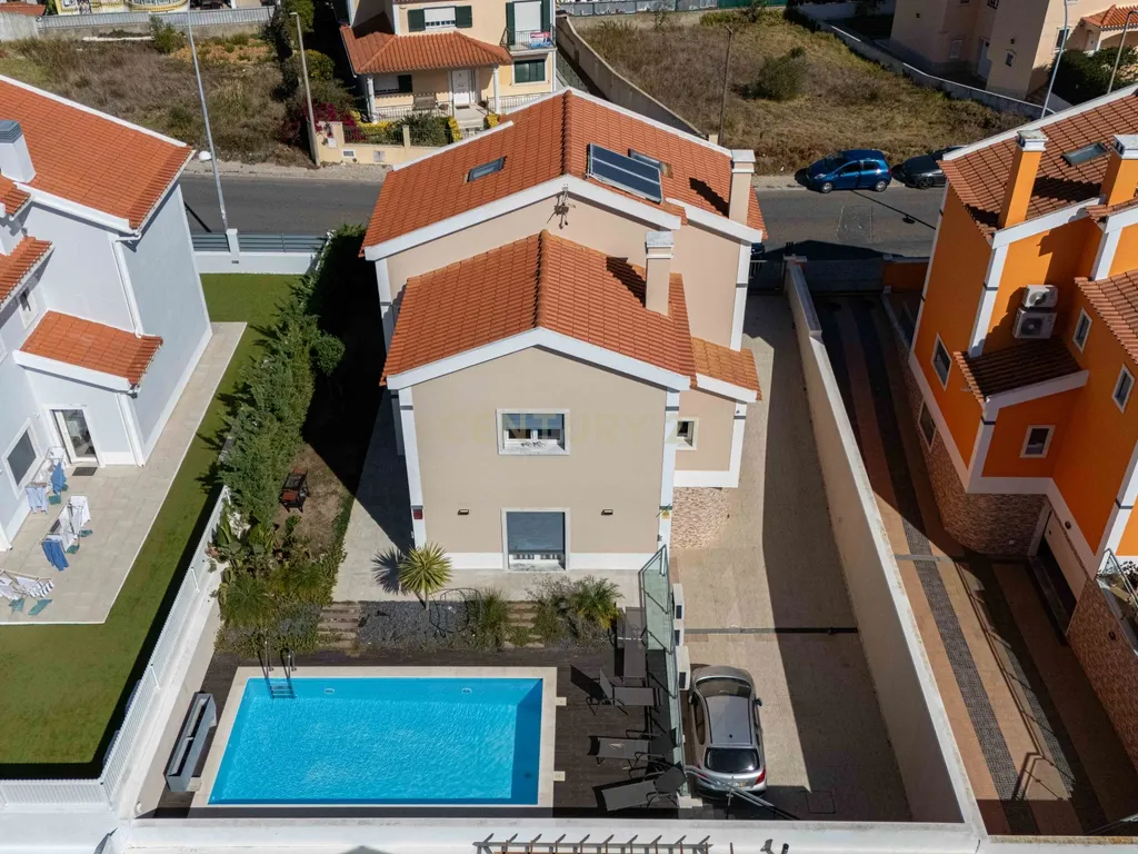 Moradia Independente T4+1 com Piscina, 321 m² de Construção e Garagem para 5 Viaturas | Albarraque, Rio de Mouro - Image 44