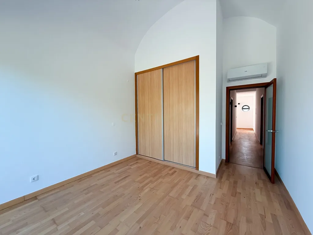 Moradia T5 para arrendamento no Palmela Village - Image 29