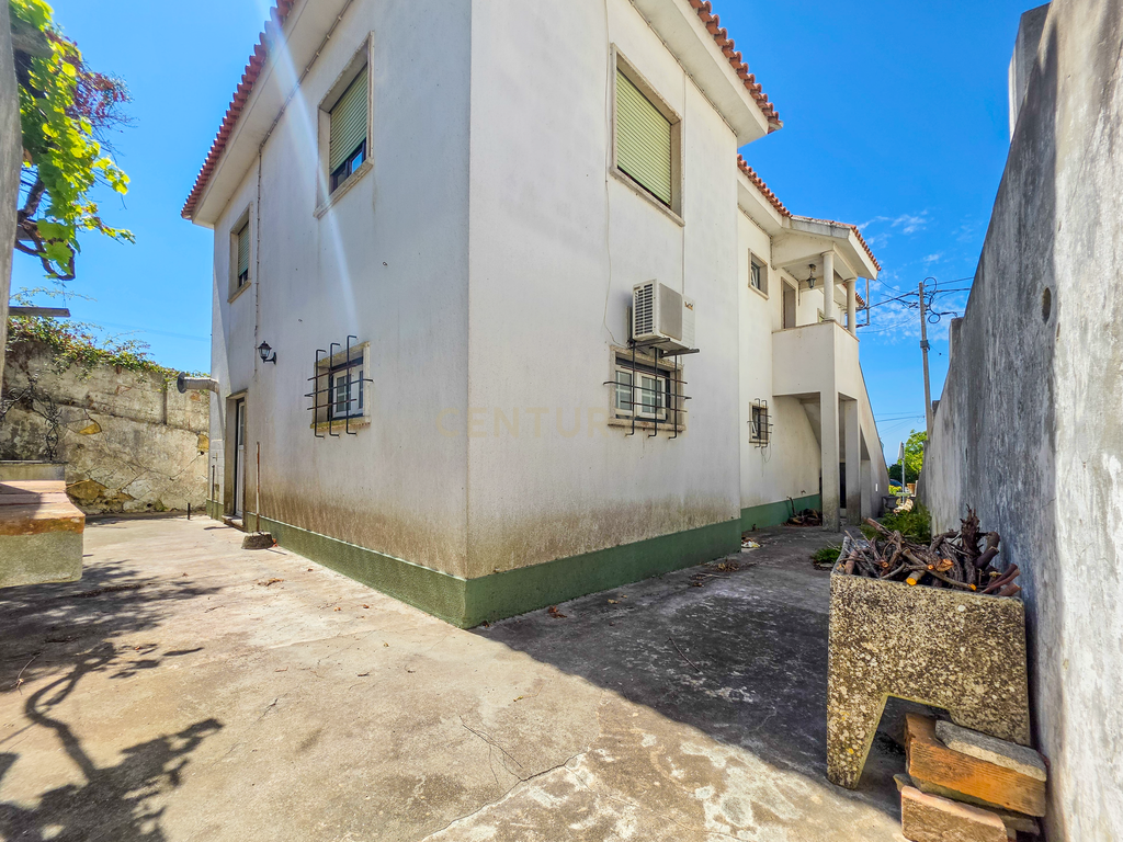 Duas Casas Numa Só: Espaço, Centralidade e Natureza em Palmela - Image 47