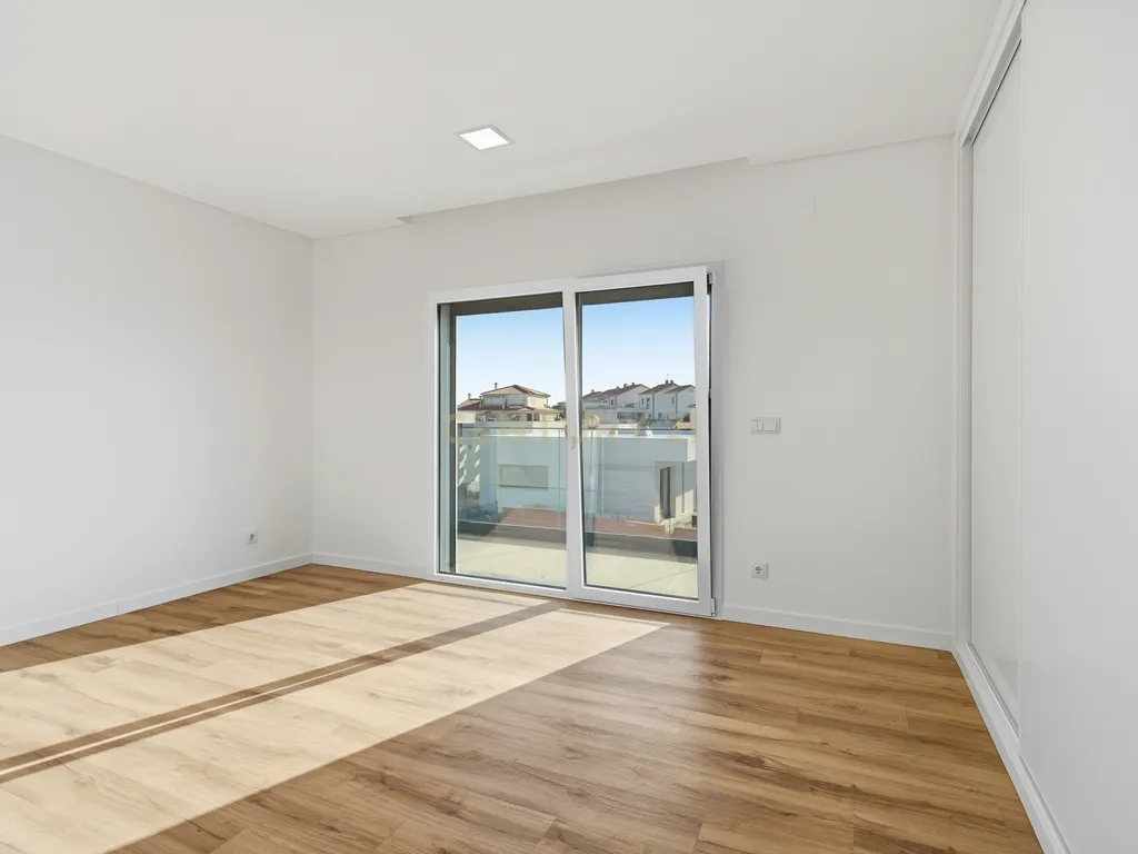 Moradia Nova T4 na Lourinhã - Image 15