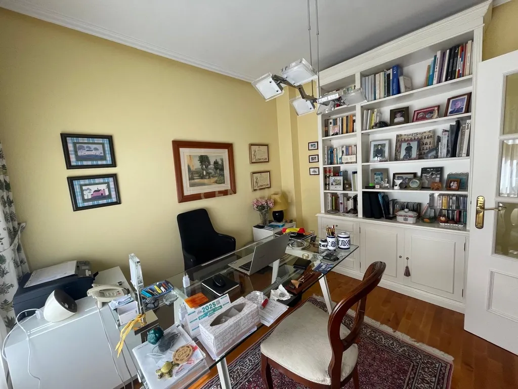 Luxuosa Moradia Renovada em Madrid com Vista para a Cidade - Image 82