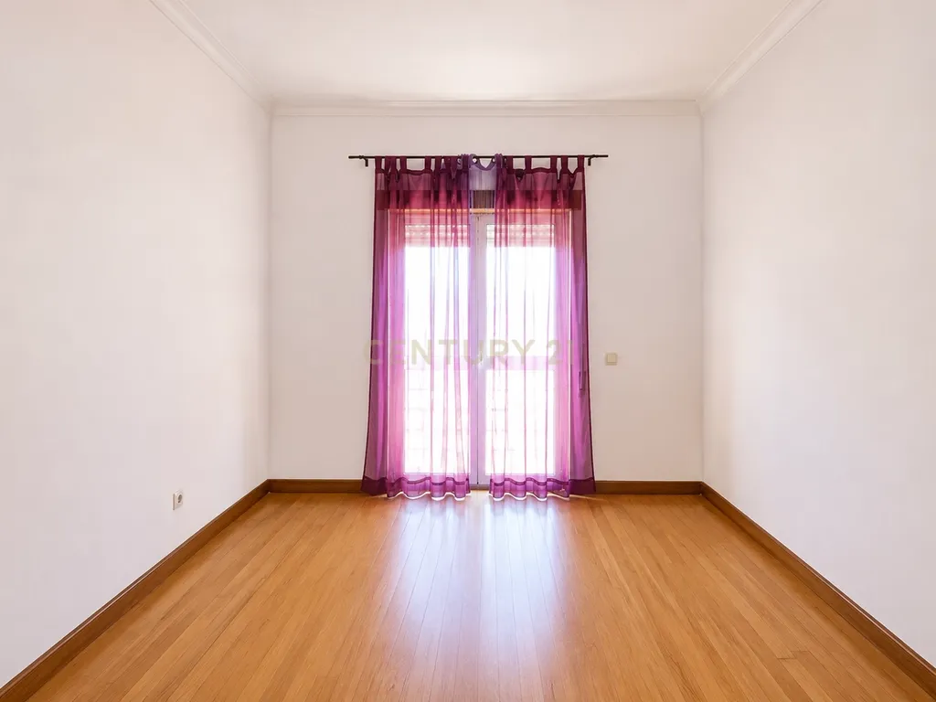 T5 ou T2+3 Duplex: Habitação Própria ou Investimento - Image 9