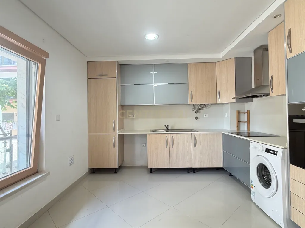 Apartamento T4 com Arrecadação, na Cascalheira, Pinhal Novo - Image 5