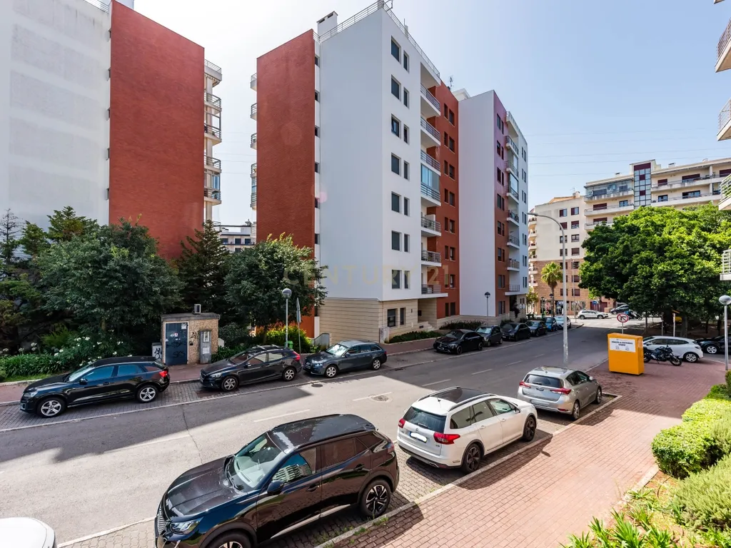 T3 nas Colinas do Cruzeiro | Conforto, Varandas e 2 Lugares de Garagem - Image 36
