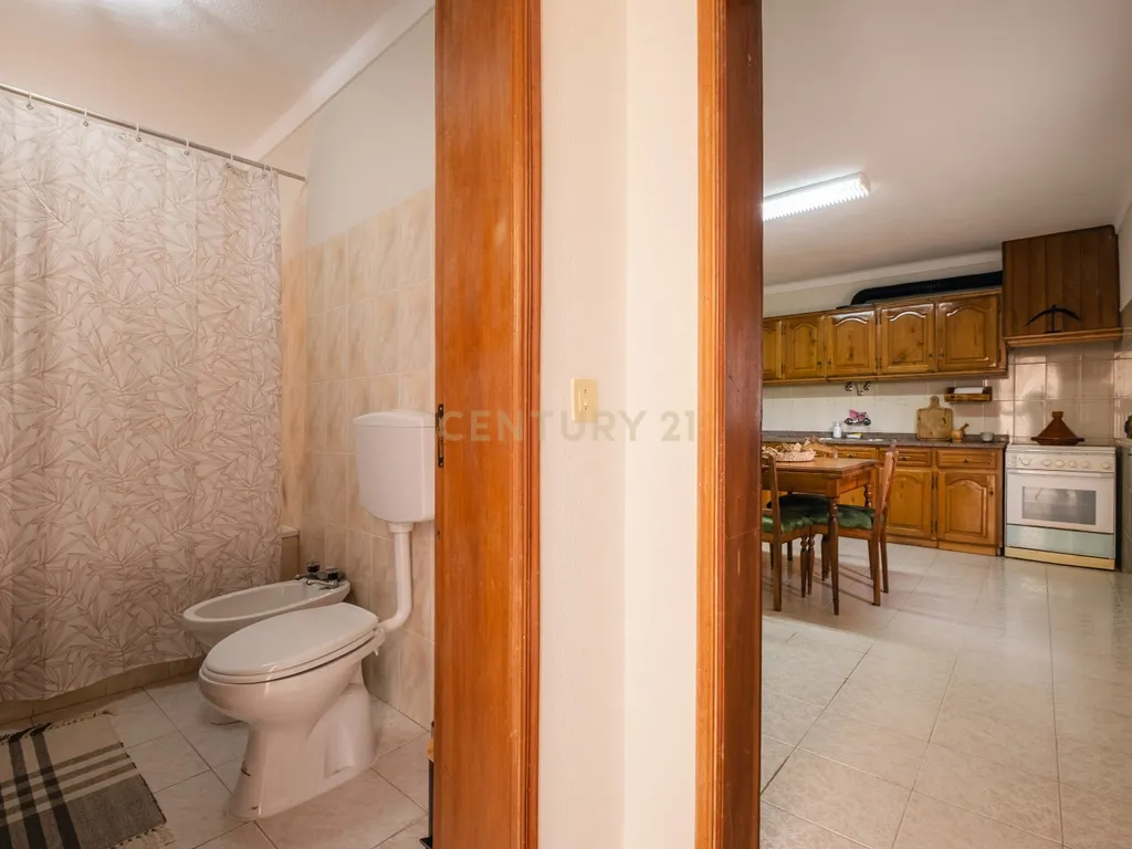 Moradia Renovada em Serpins, Lousã com 3 Casas de Banho - Image 35