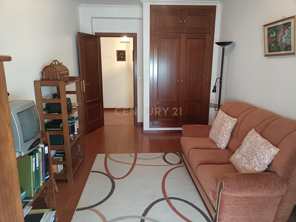 Apartamento T3 com box| Oliveira do Hospital, Coimbra - Image 9