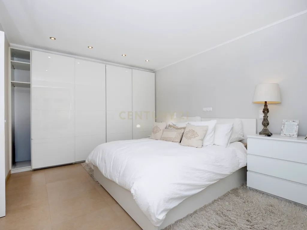Apartamento T2 em Cascais com Vista para a Cidade - Image 12