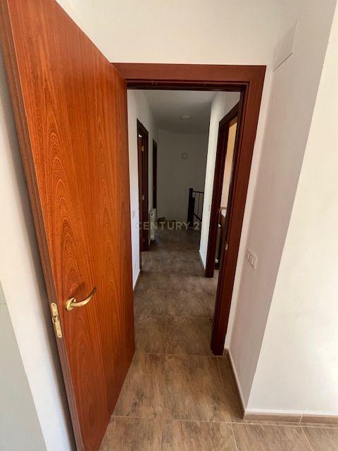 Luxuosa Moradia com Vista para a Montanha em Tarragona - Image 11