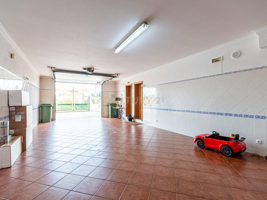 MORADIA T4 - SANTARÉM - Conforto, Elegância e Funcionalidade - Image 35