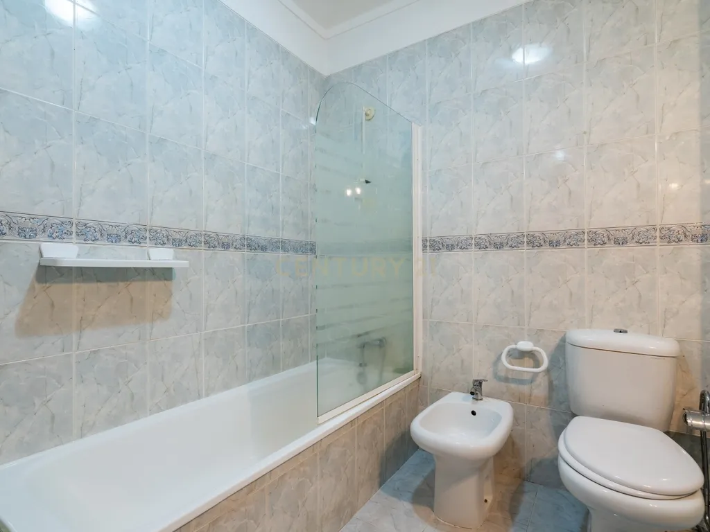 Moderno T1 em Lousã, quase novo e pronto a habitar - Image 30
