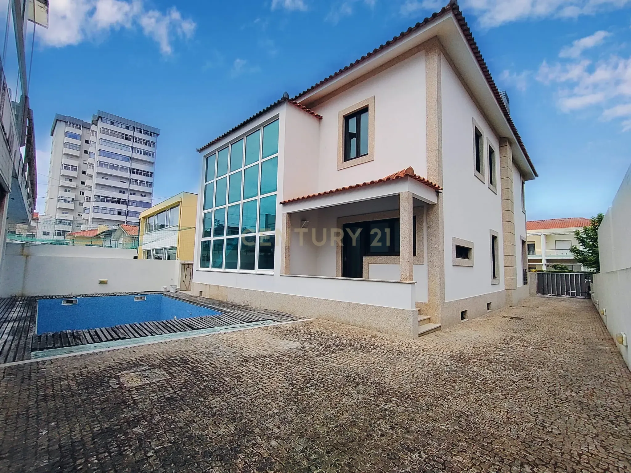 Moradia T5 com piscina a 50 metros da praia e da Avenida dos Banhos na Póvoa de Varzim - Image 44
