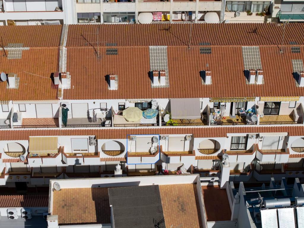 Apartamento T2 em Monte Gordo – Rua Pedonal, a poucos metros da praia - Image 25