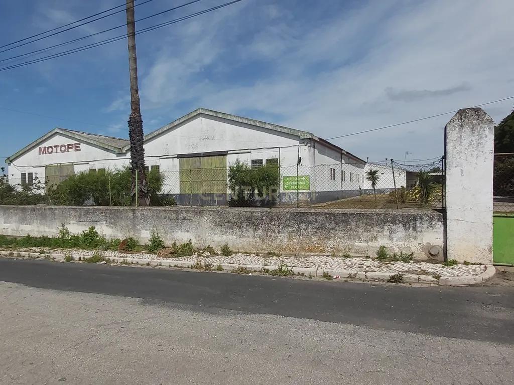 💼 Espaço Industrial/Comercial com 2 Armazéns e Terreno Amplo – Excelente Potencial em Beja - Image 10
