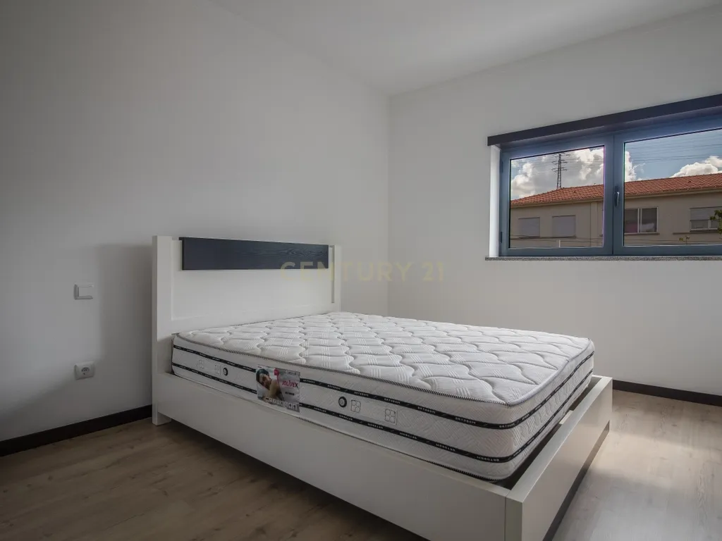 Apartamento T3 c/ 2 Varandas, Garagem Dupla e Terraço com Sala de Eventos - Image 20