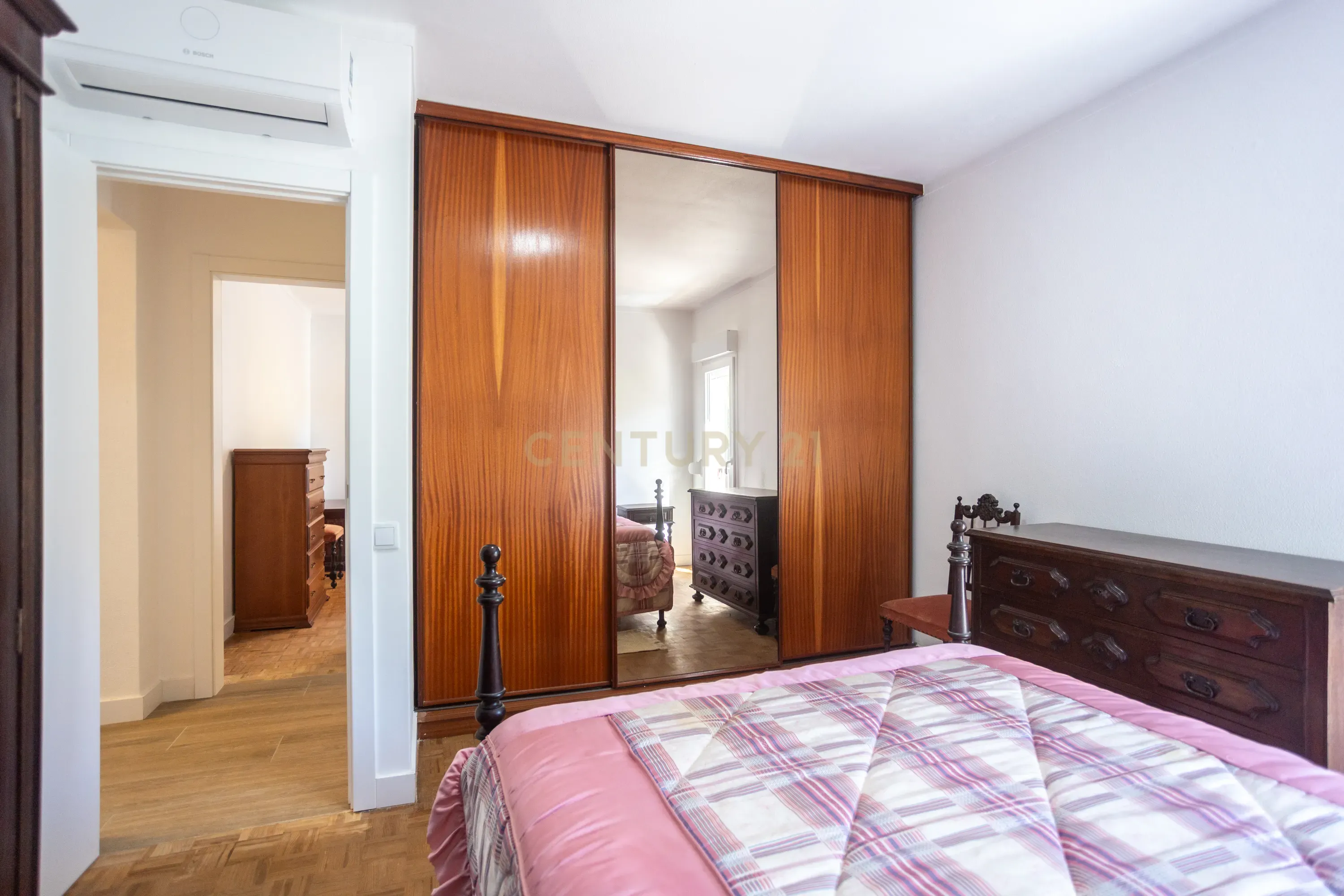 Quarto "A,B e C" mobilado, Mira Sintra – disponível 1 Agosto