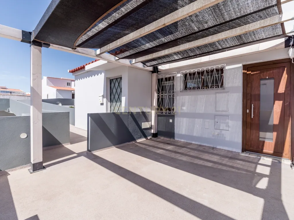 T4 Duplex totalmente renovado no Bairro do Progresso – Silves - Image 29