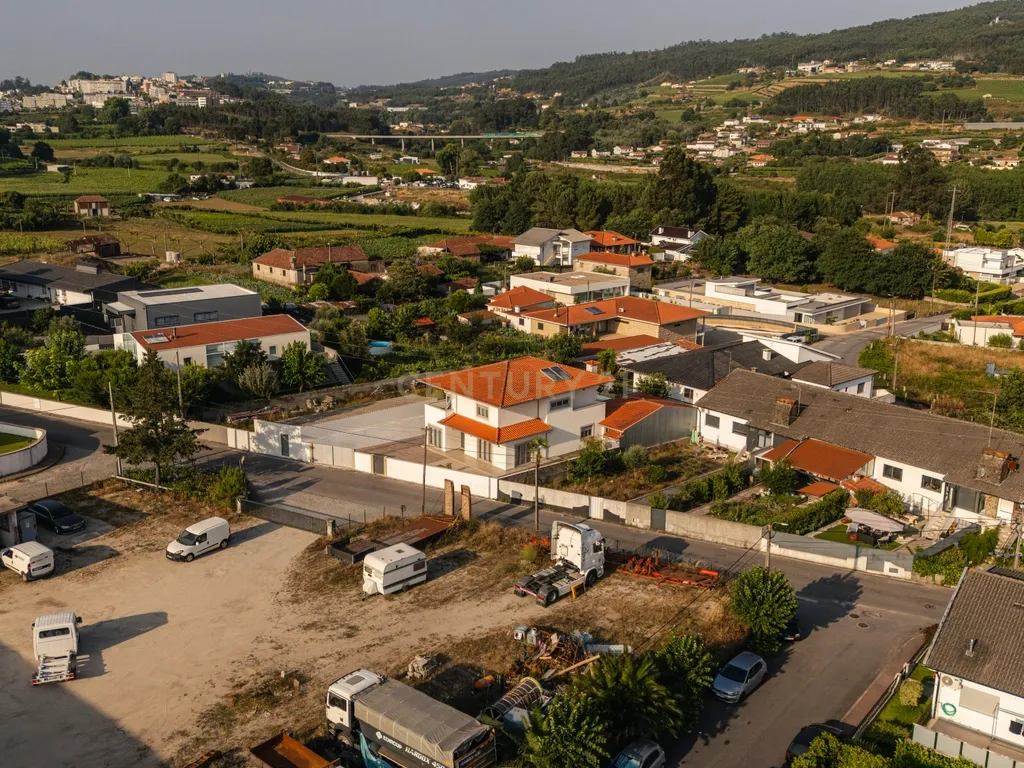 Moradia T4 de Quatro Frentes com Áreas Generosas no Coração de Guilhufe, Penafiel - Image 50